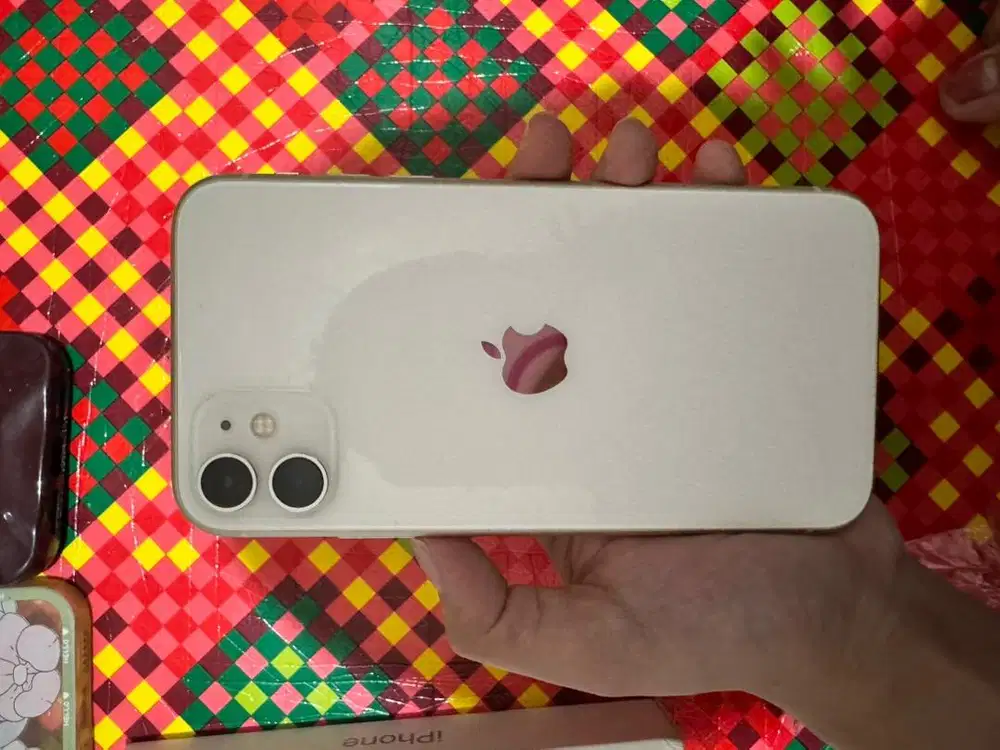 iPhone 11 64GB ibox pemakaian cewek