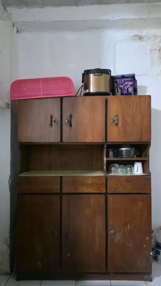 Lemari makan dan meja makan (5 bangku)