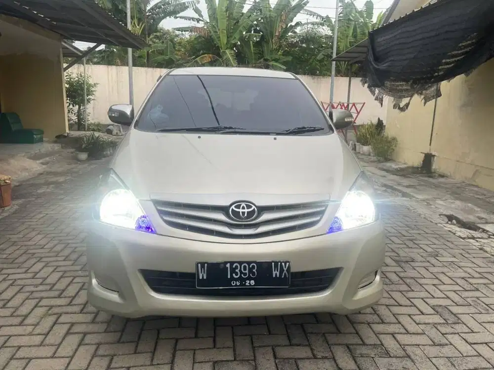 DIJUAL TOYOTA KIJANG INNOVA 2.0 E MANUAL BENSIN 2011