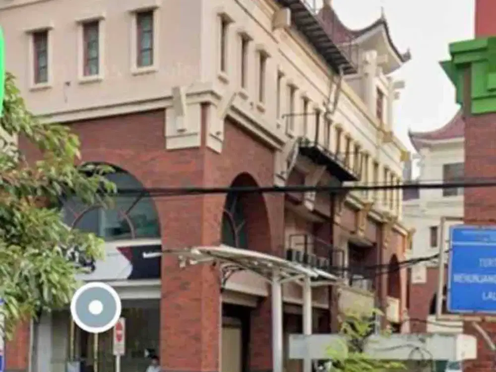 Di JUAL / SEWA ruko 3 lantai luas 175 m2 ukuran 14,5 x 4m2 lokasi ramai cocok untuk kantor bank cafe atau segala usaha lainnya ruko hadap jalan dekat ke pluit village dan emporium di sentral bisnis pluit sakti jakarta utara