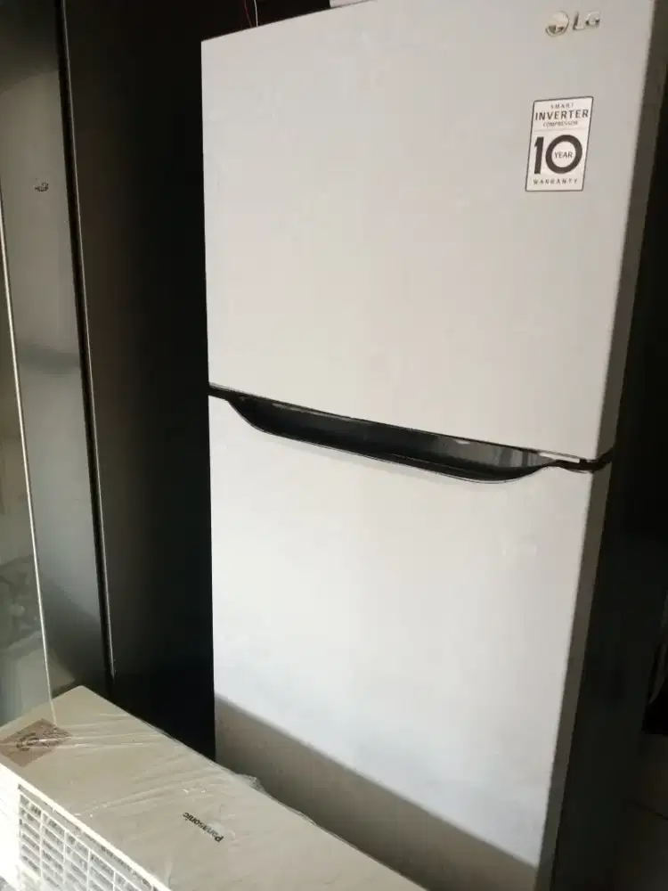 Di jual kulkas dua pintu bisa nego tipis