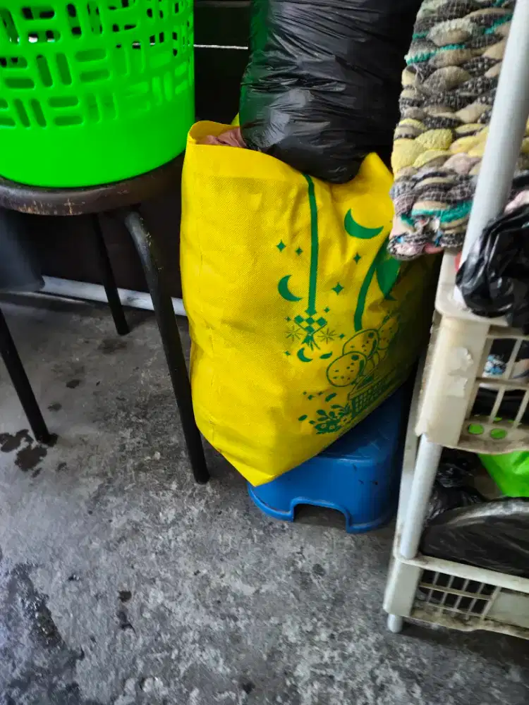 Baju bekas wanita layak pakai
