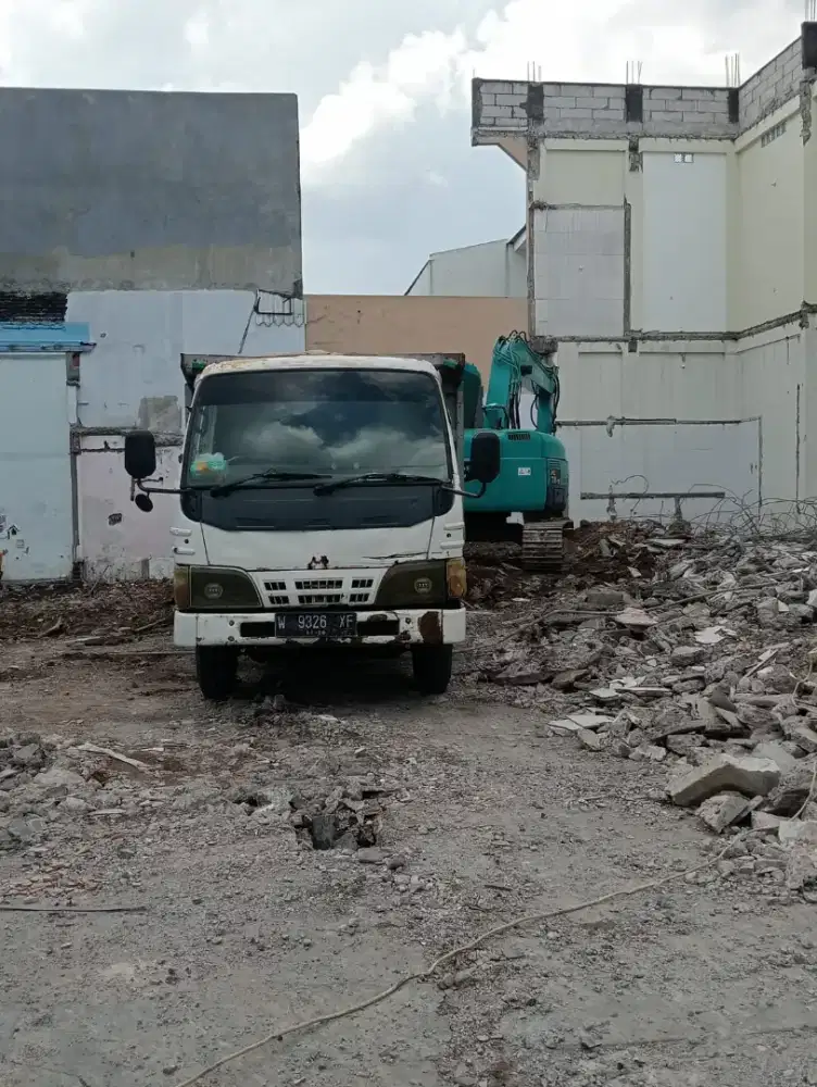 Jasa pembersihan lahan dan perataan urukan