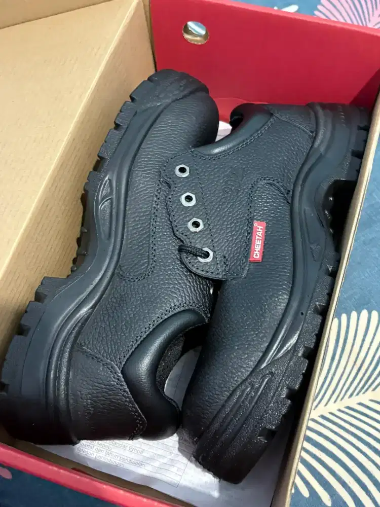 Sepatu Safety CHEETAH 3002H Safety Shoes S1 SRC Revolution