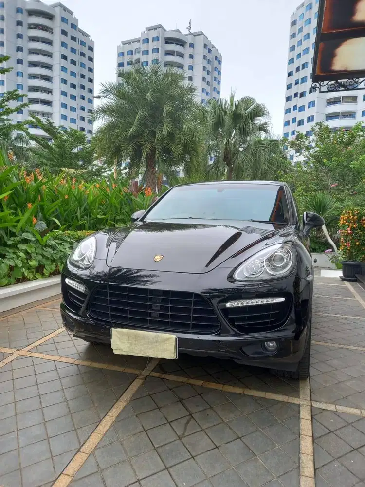 Dijual Mobil Porsche Cayenne Tahun 2012