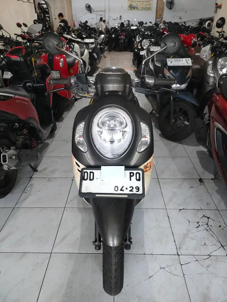 Honda Scoopy 2024 cokelat