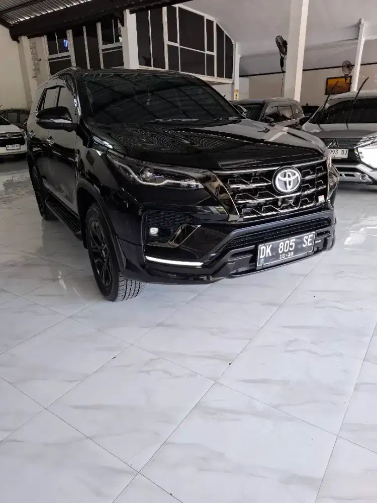 FORTUNER GR 2.8 Hitam