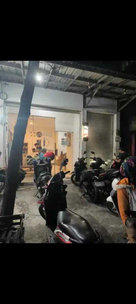 Dibutuhkan kapster / barberman / tukang potong rambut