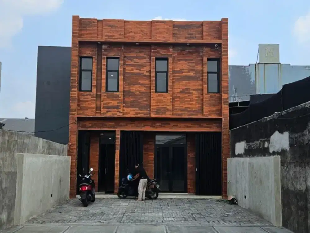 Disewakan Ruko  2 Lantai (pintu sebelah kanan) Bangunan Baru Siap Huni di Cakung Jakarta Timur