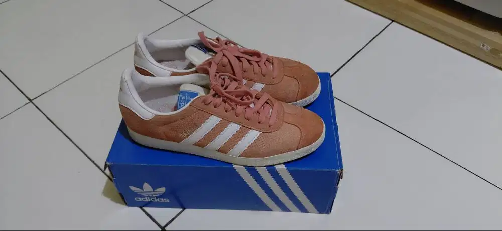 Sepatu adidas gazelle