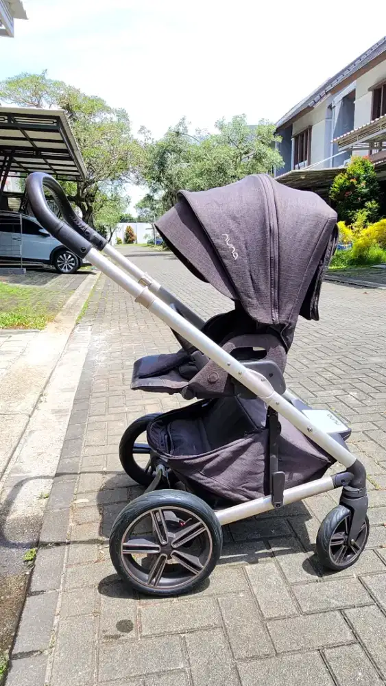 NUNA stroller + Bassinet