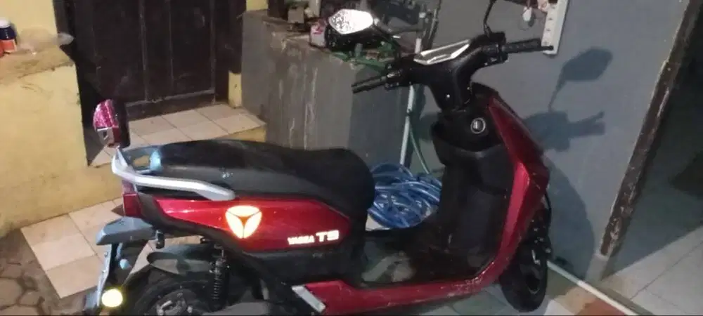 YADEA T9 2025 Merah