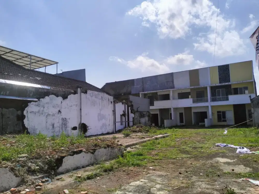 Peluang Usaha! Tanah Poros Jalan, Area Komersial & Ramai