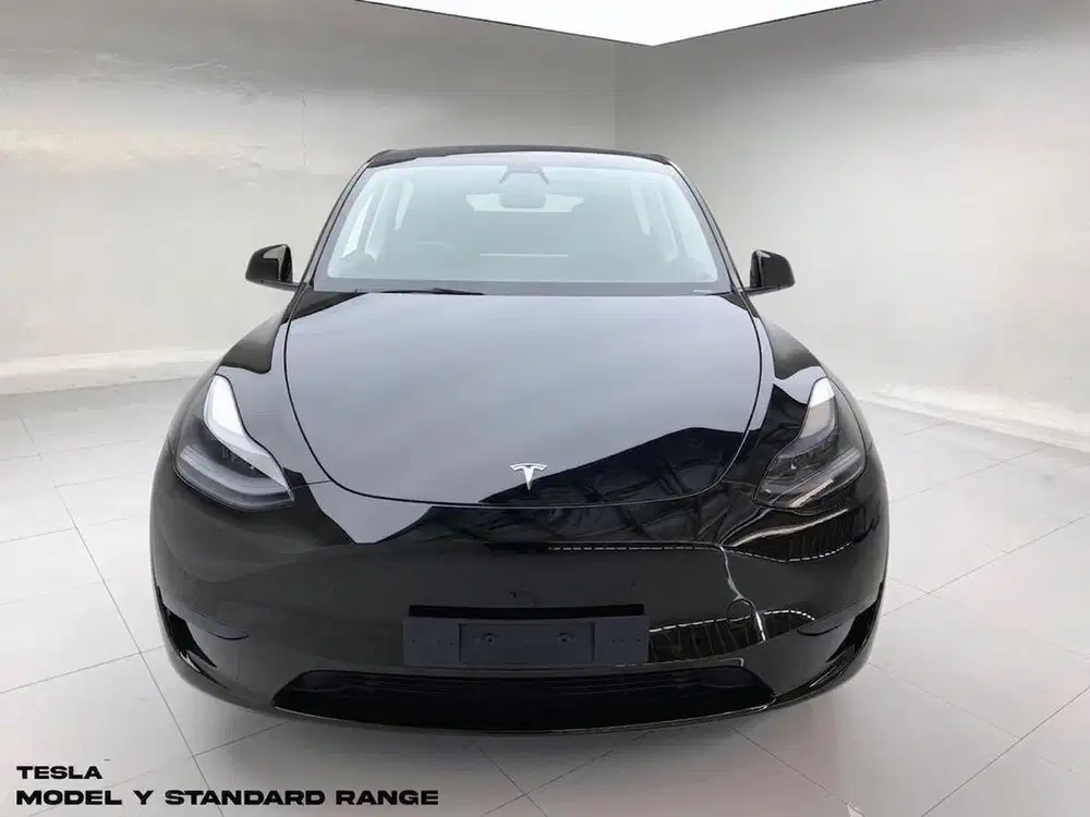 TESLA MODEL Y STANDARD RANGE 2023 – BLACK ON BLACK