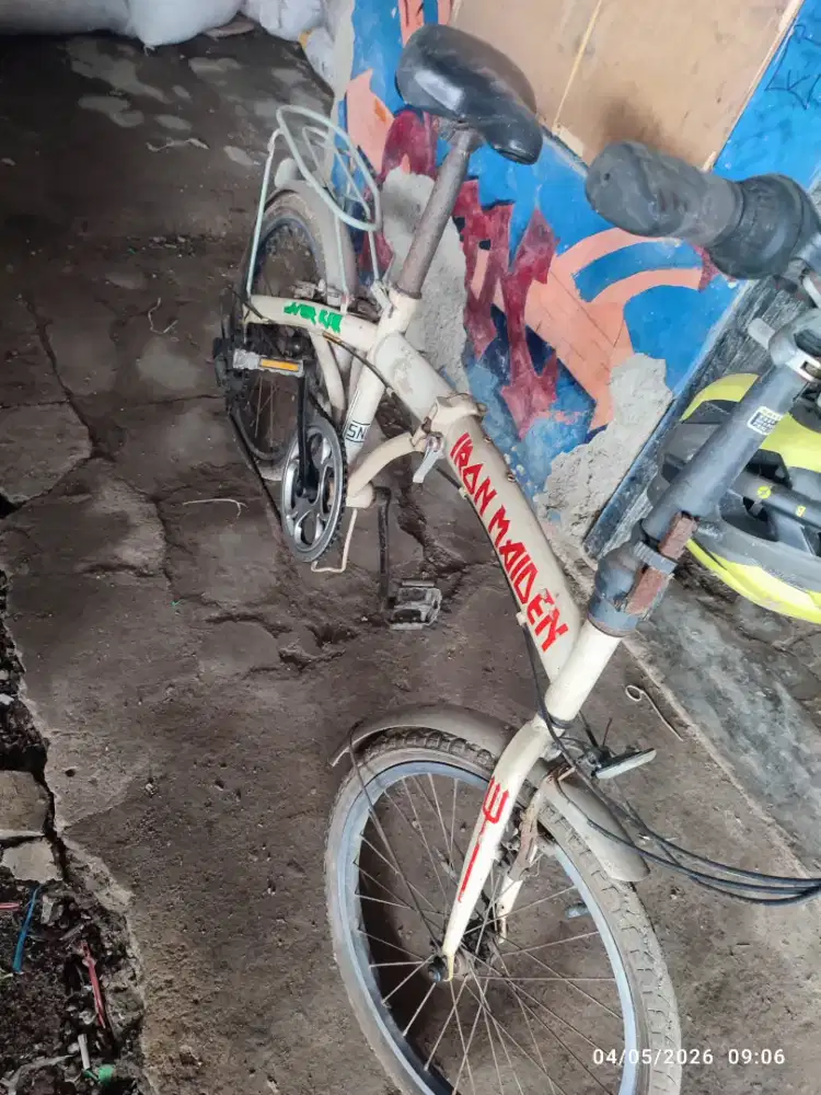 Sepeda lipat folding bike merk Ace Hardware