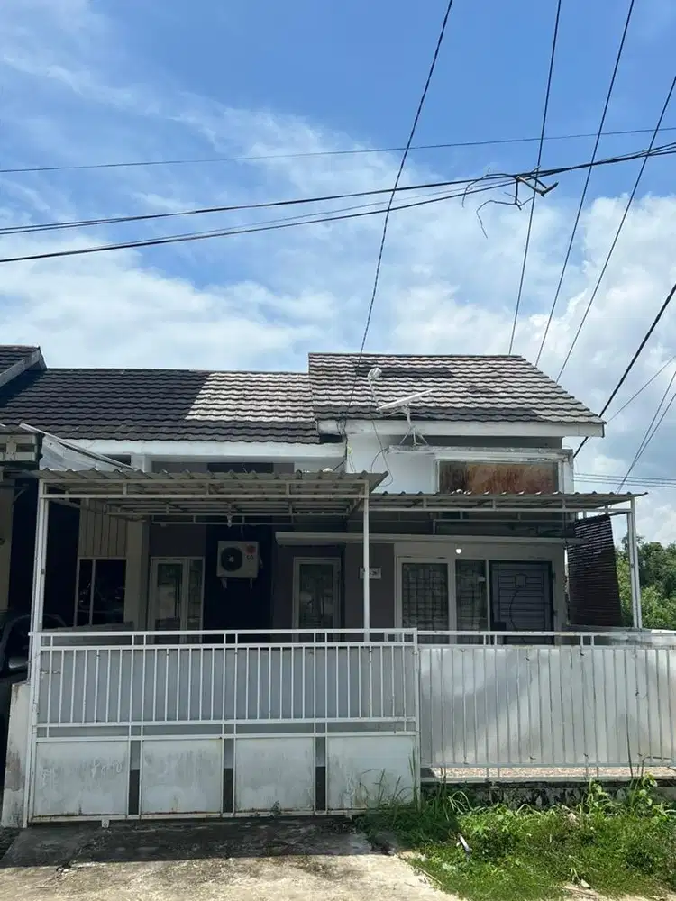 Disewakan Rumah Beserta Isi