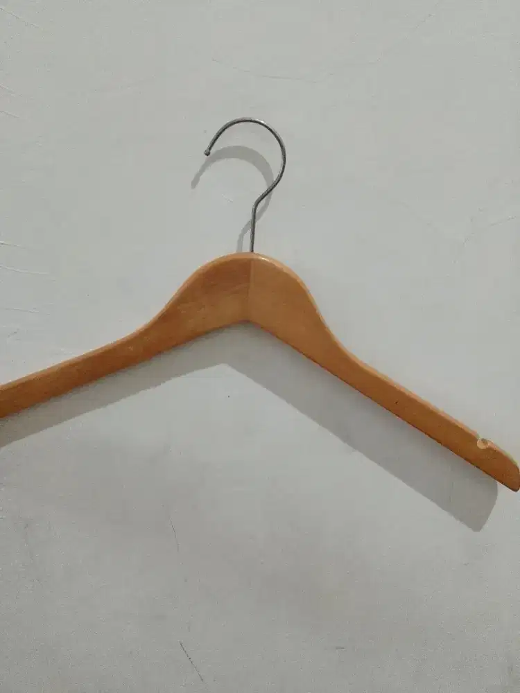 Gantungan baju kayu ex toko