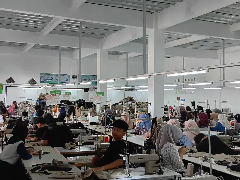 Di butuh kan 100 operator jahit pengalan