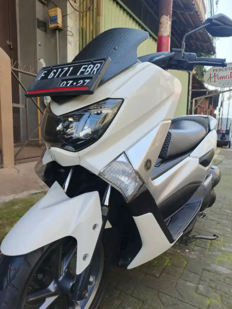 Yamaha Nmax ' 2017 putih.
