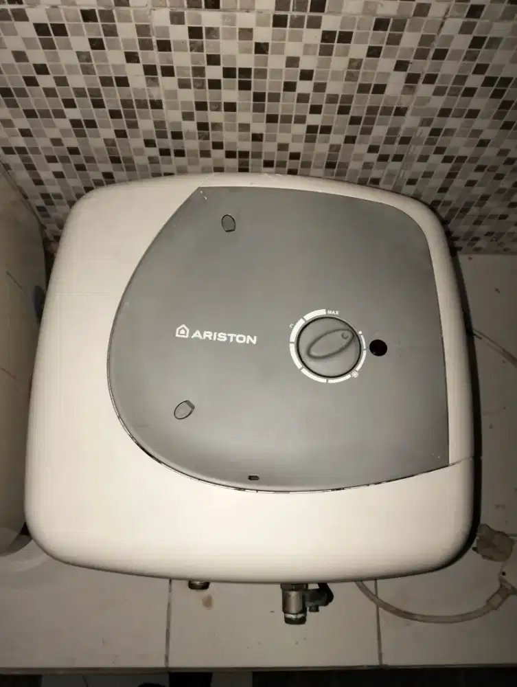 Jual Water Heater Ariston 15L, 350 watt