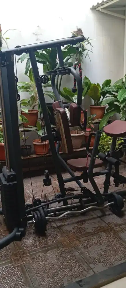 Alat Gym & Asesori berikut sepeda statis