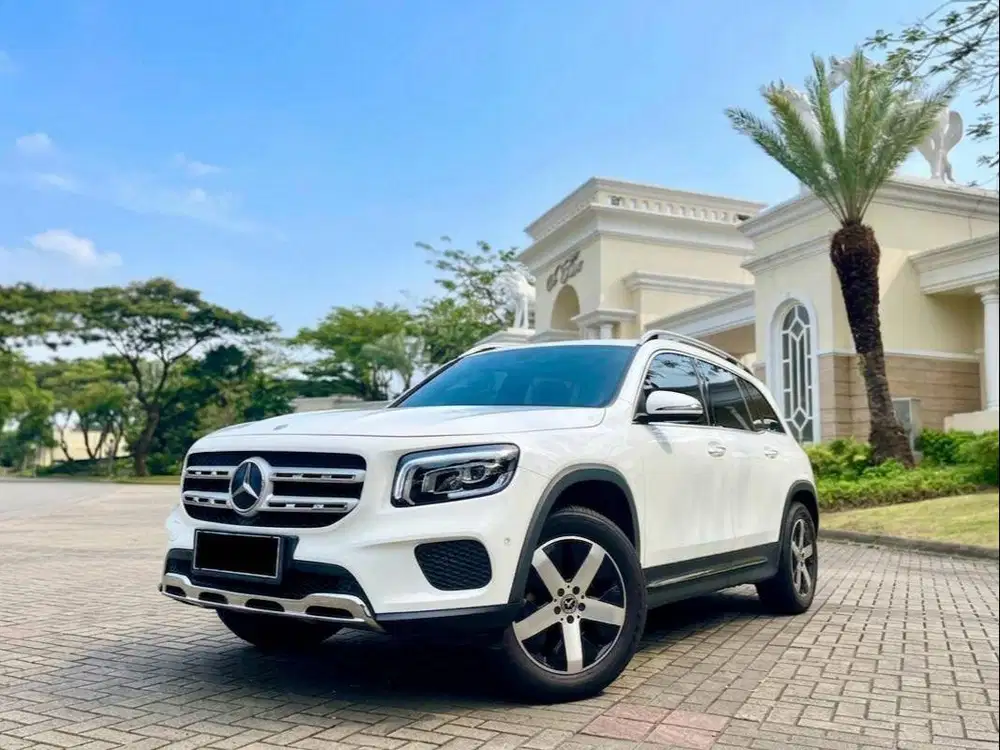 Dijual Mobil Mercedez Benz GLB200 Putih 7 Seater SUV Gading Serpong