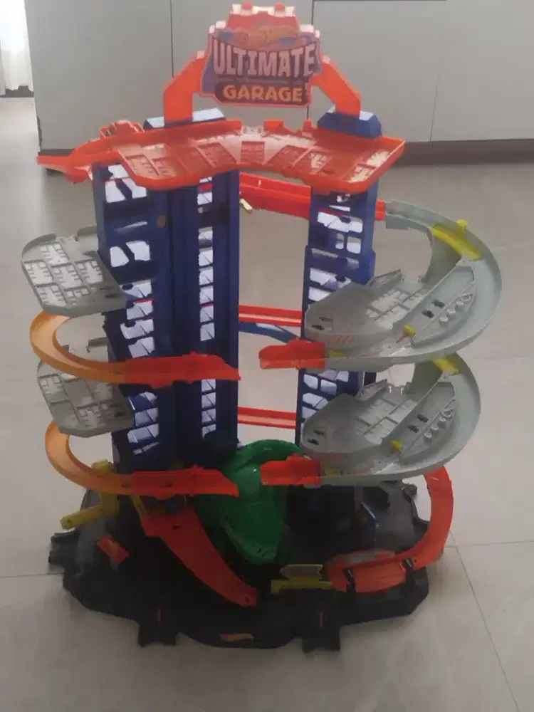 Mainan track hotwheels