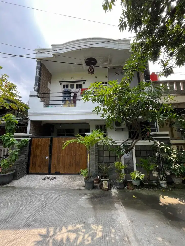 DIJUAL CEPAT RUMAH 2 LANTAI + LOTENG (SEMI LANTAI 3) DEKAT STASIUN