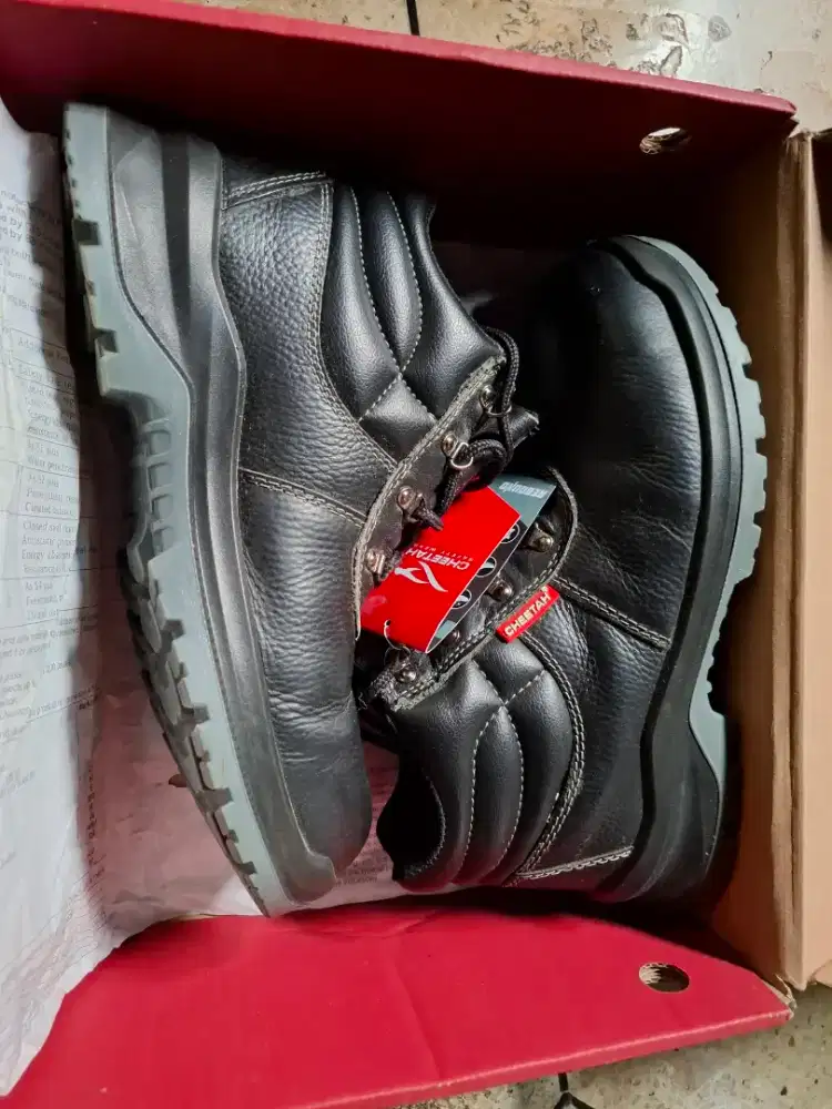 Sepatu safety original uk 43