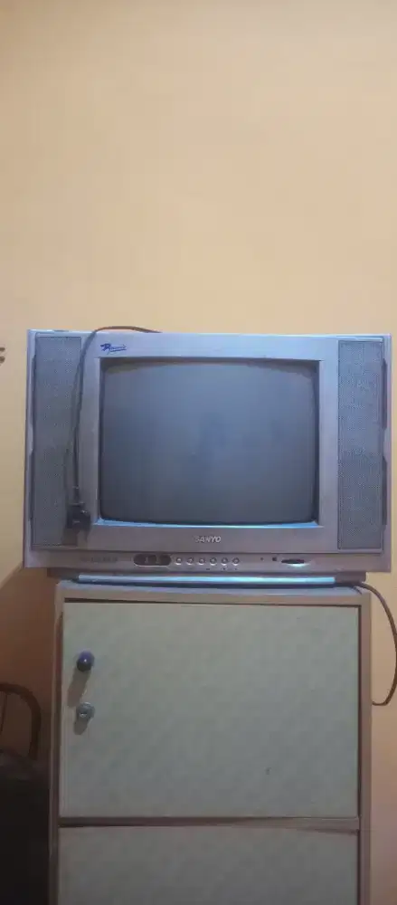 TV tabung 14 inch merk sanyo