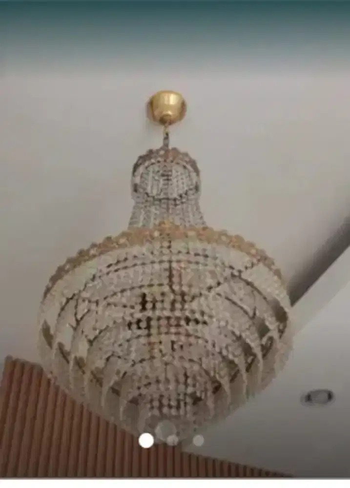 DIJUAL MURAH LAMPU GANTUNG KRISTAL BESAR SIAP PASANG SEPERTI BARU
