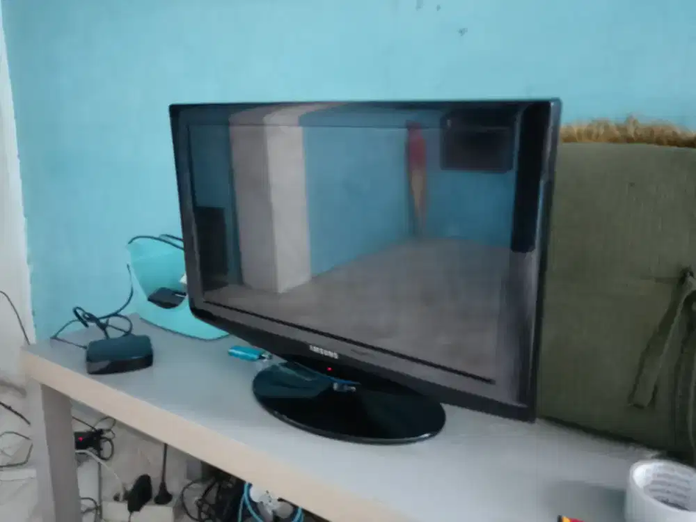 SAMSUNG TV 22 IN + STB nya