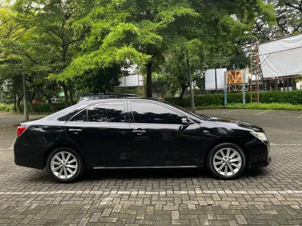 DIJUAL TOYOTA CAMRY TAHUN 2013
