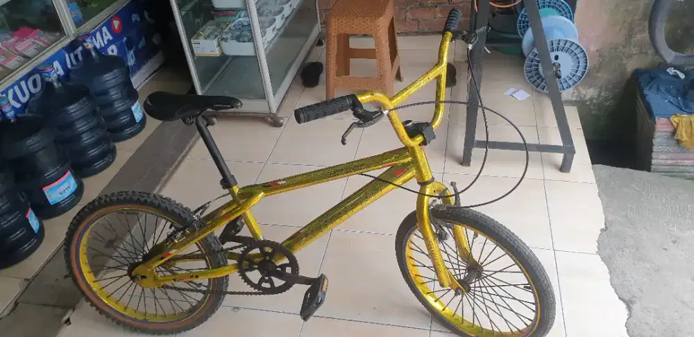 Sepeda BMX HOTSHOT ukuran 20 inch