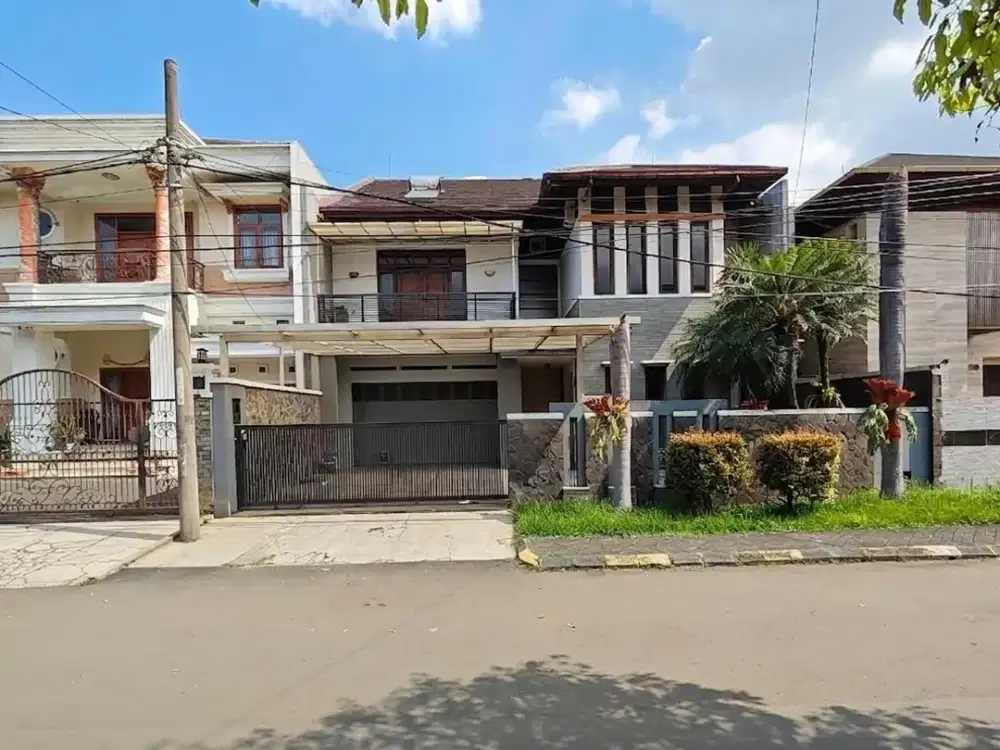 Under Market! Rumah Besar Main Road Batununggal Harga Negotiable