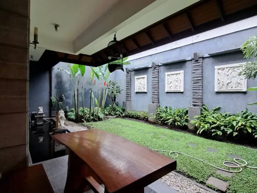 Rumah Di Cluster Elite Batununggal Dengan Taman DIbelakang