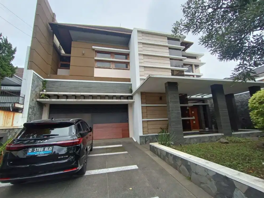 Rumah MInimalis Modern Main Road Batununggal Indah Harga Negotiable