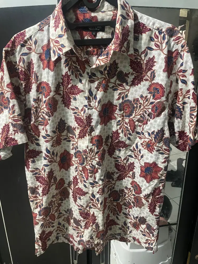 Kemeja Batik Louvre