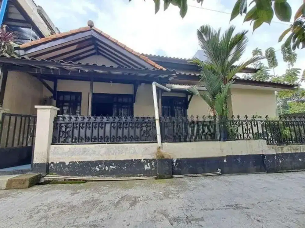 Rumah Lama Terawat Di Buah Batu Dekat Bank BCA Lok Strategis