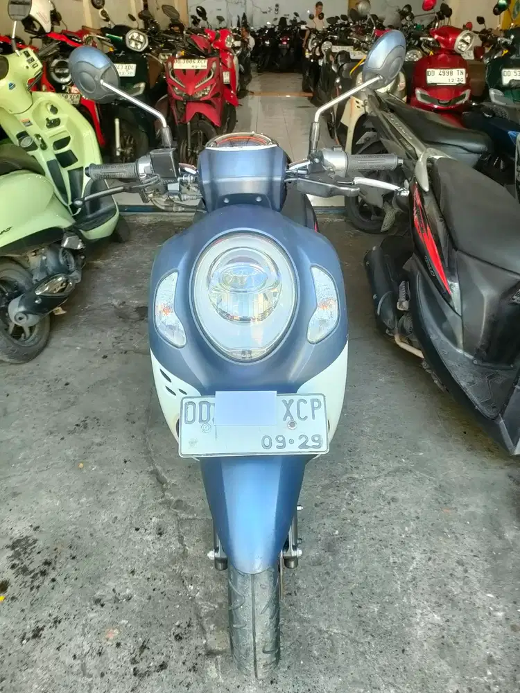 Honda Scoopy 2024 biru