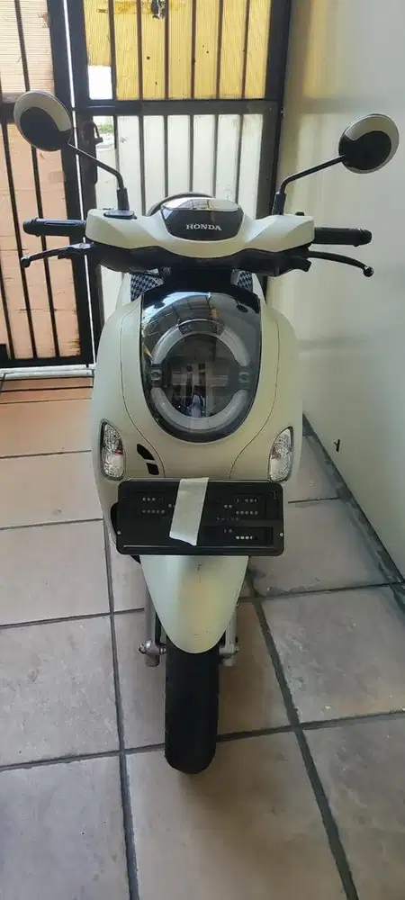 Honda Scoopy Prestige 2024 putih