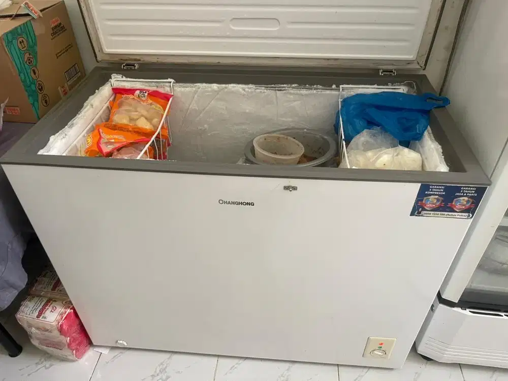 Di jual freezer merek changhong