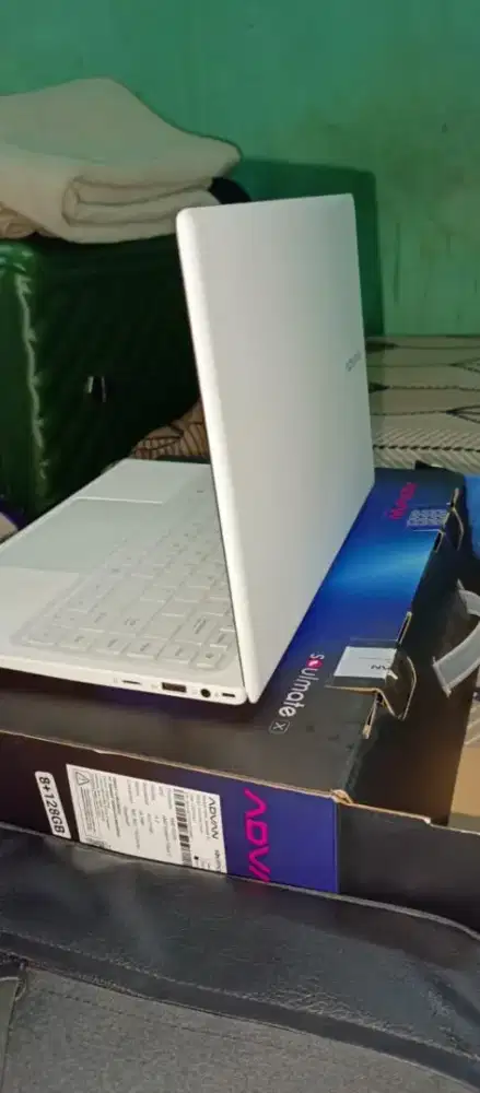 Di jual laptop advan pemakaian baru satu bulan