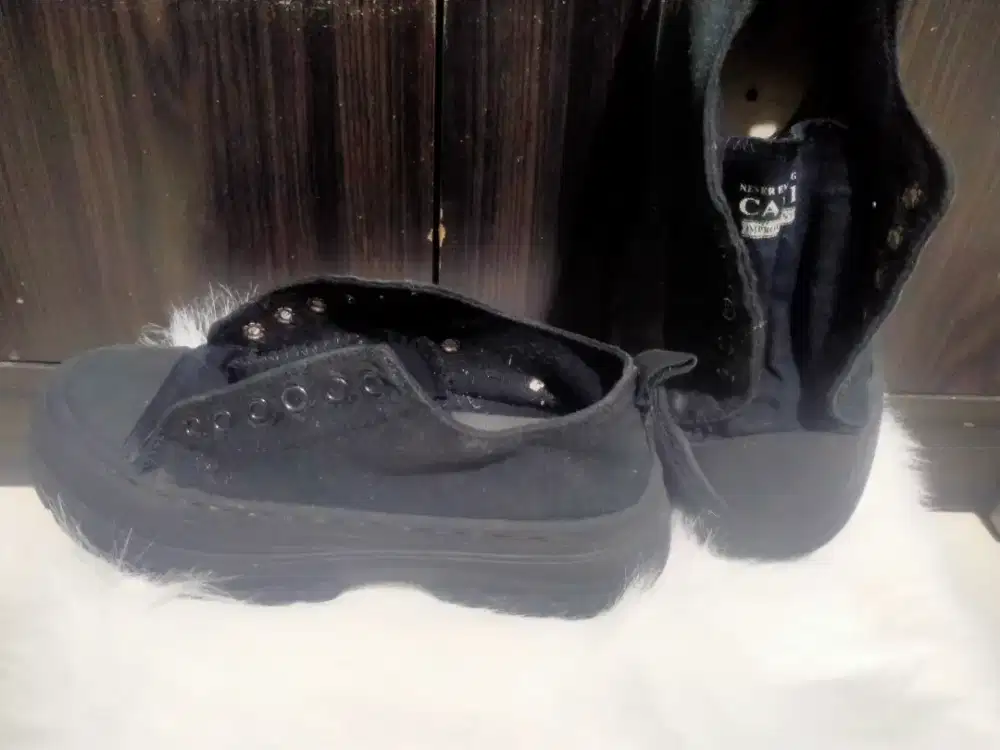 Sepatu Hitam sekolah