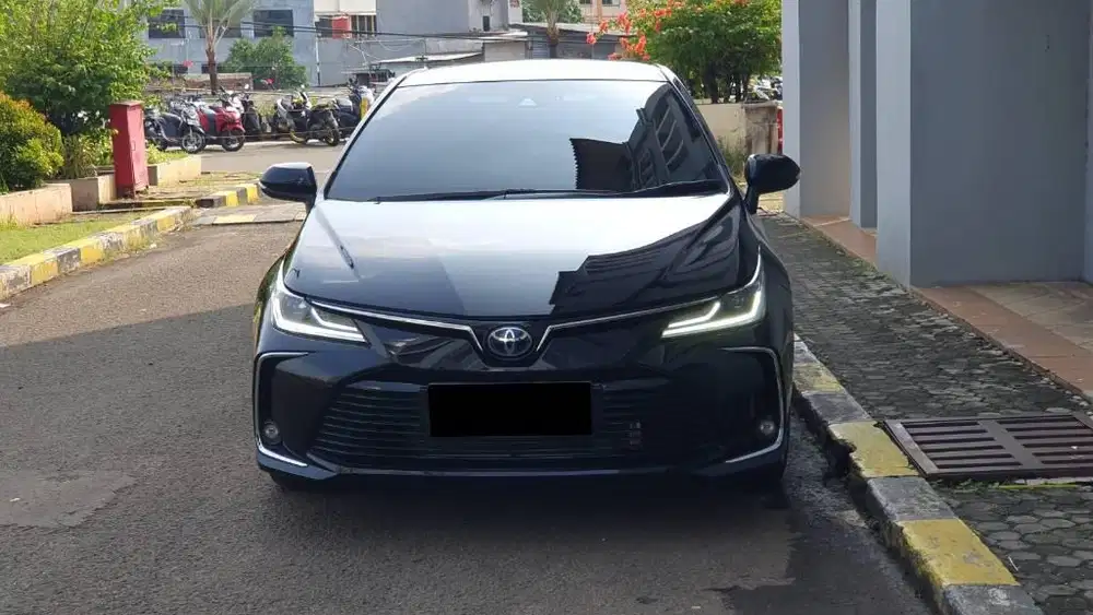 Low Km.30rb Toyota Corolla Altis 1.8 V AT Hybrid 2021 Hitam