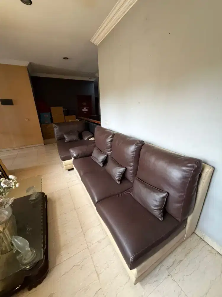 DIJUAL CEPAT SAJA KURSI SUDUT KULIT UKURAN BESAR 1 SET
