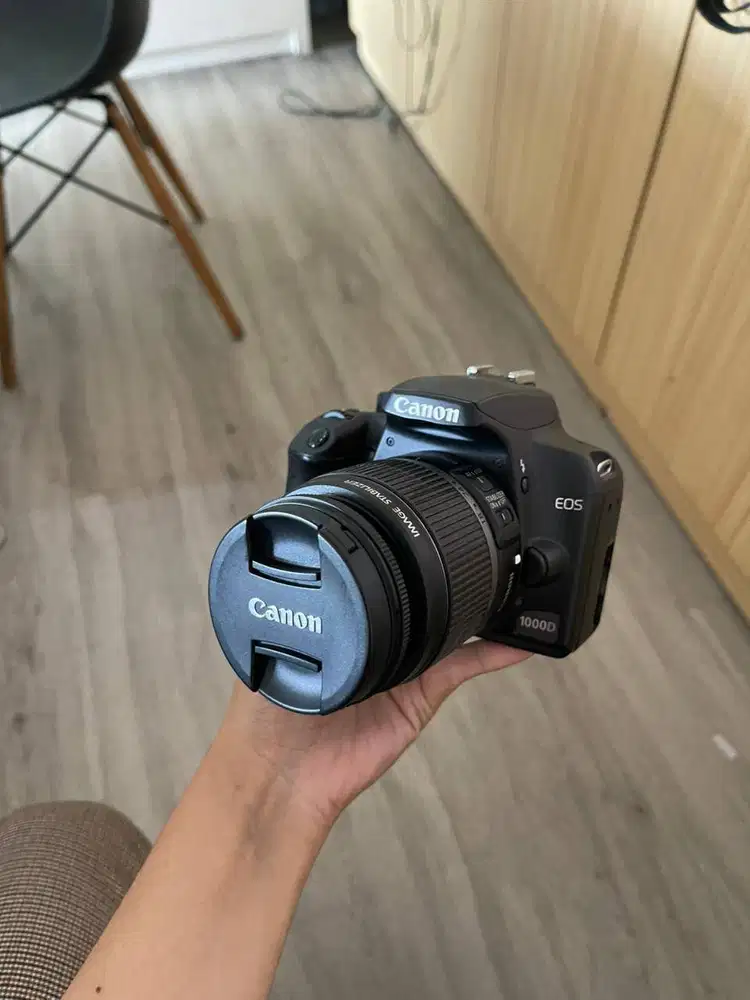 KAMERA CANON 1000D + KIT