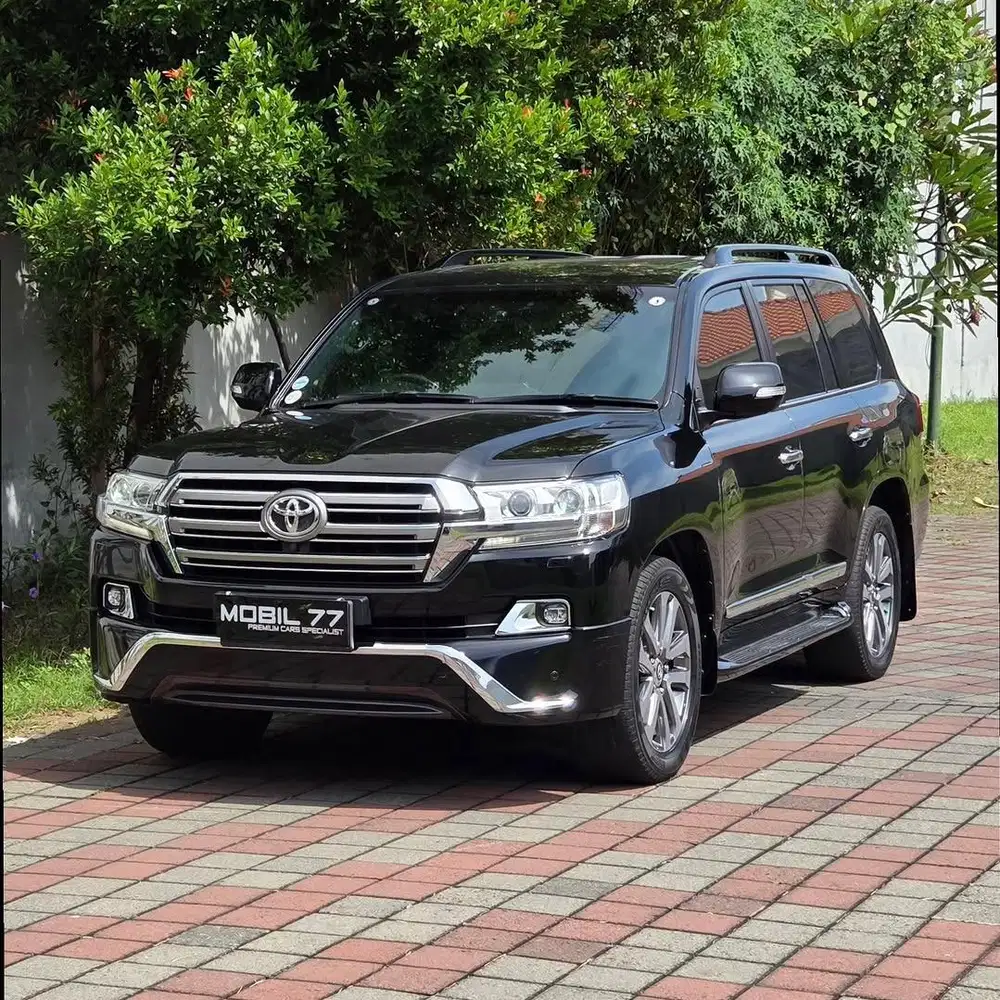 Toyota Land Cruiser VX-R 4.5L - 2017 (Mint Condition)