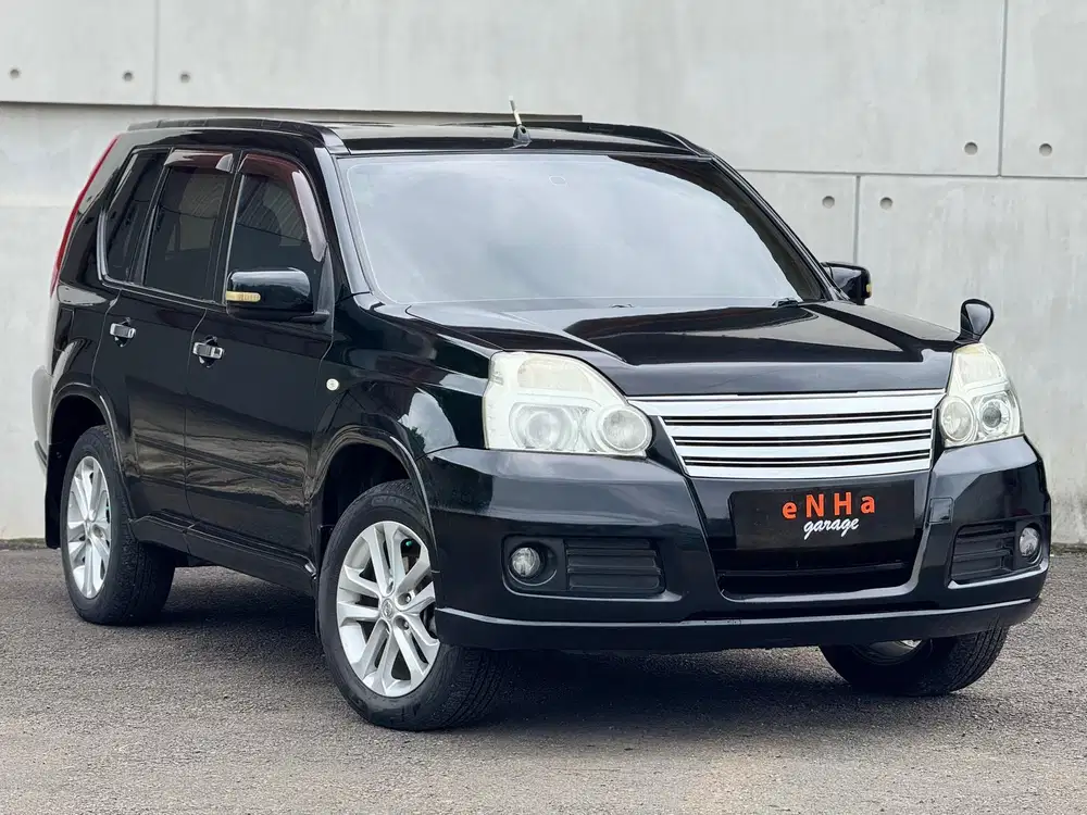 Nissan Xtrail 2.5 ST Automatic 2010.. eNHa garage Semarang..