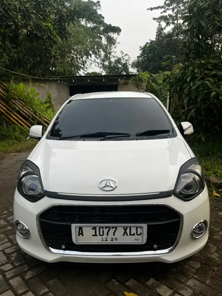 Ayla x 1.0  th 2014 warna putih pajak panjang km rendah